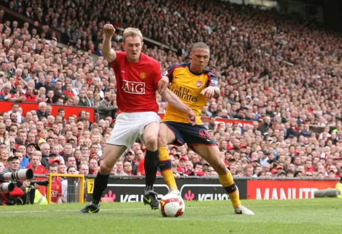 Framed Print : Head-to-Head: Kieran Gibbs vs Darren Fletcher - Manchester United vs Arsenal, 0:0, Barclays Premier League, Old Trafford, 2009