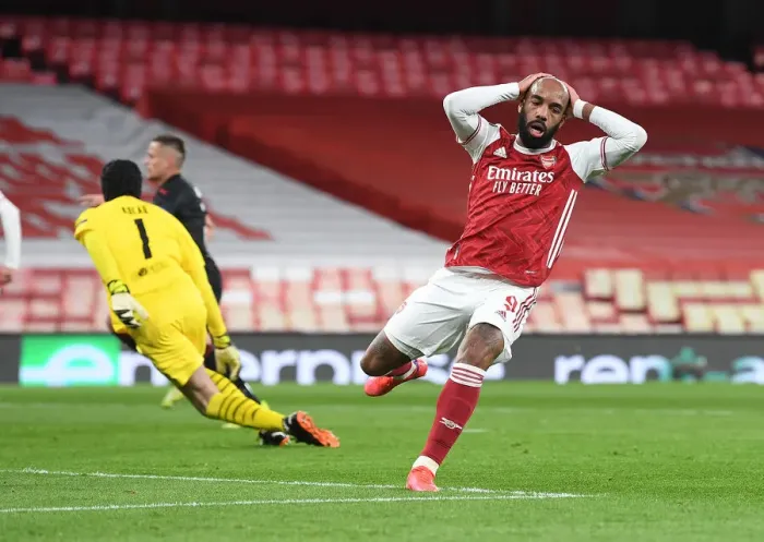 Framed Print : Heartbreaking Crossbar Hit: Lacazette's Missed Goal in Arsenal's Quiet Europa League Quarterfinal vs Slavia Praha