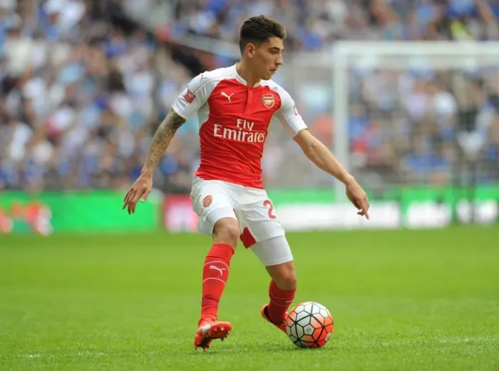 Framed Print : Hector Bellerin in Action: Arsenal vs. Chelsea - FA Community Shield 2015-16