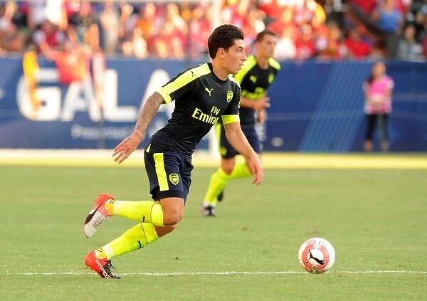 Hector Bellerin in Action: Arsenal vs. CD Guadalajara, 2016