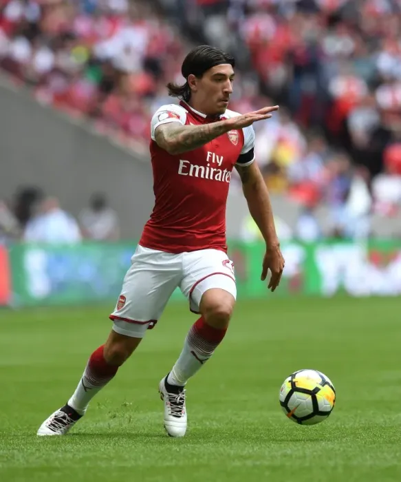 Framed Print : Hector Bellerin in Action: Arsenal vs. Chelsea - FA Community Shield 2017-18