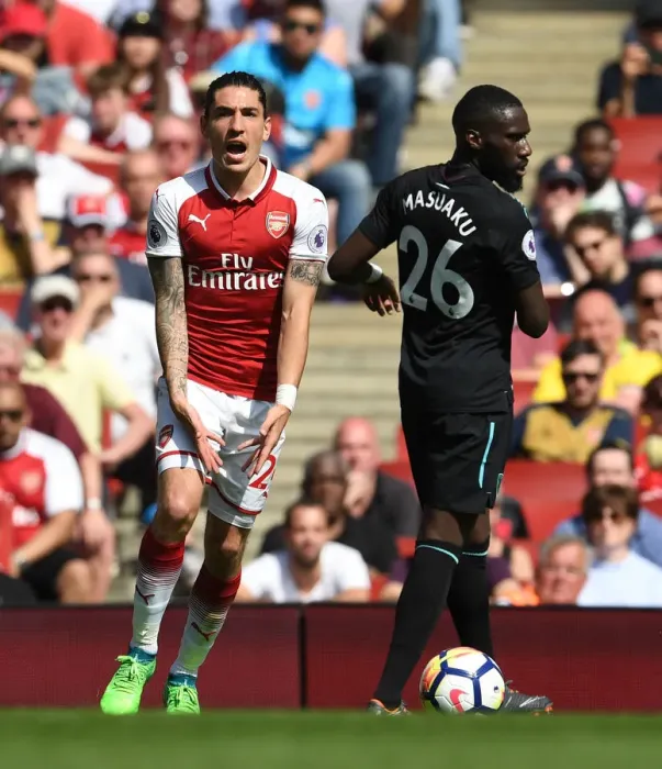 Framed Print : Hector Bellerin in Action: Arsenal vs. West Ham United, Premier League 2017-18
