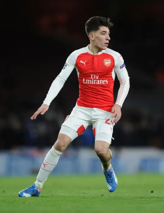 Framed Print : Hector Bellerin in Action: Arsenal vs Dinamo Zagreb, UEFA Champions League 2015-16