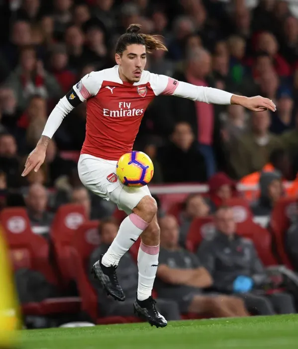 Framed Print : Hector Bellerin in Action: Arsenal vs Liverpool, Premier League 2018-19