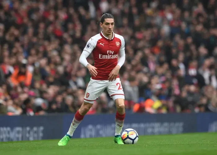 Framed Print : Hector Bellerin in Action: Arsenal vs Southampton, Premier League 2017-18