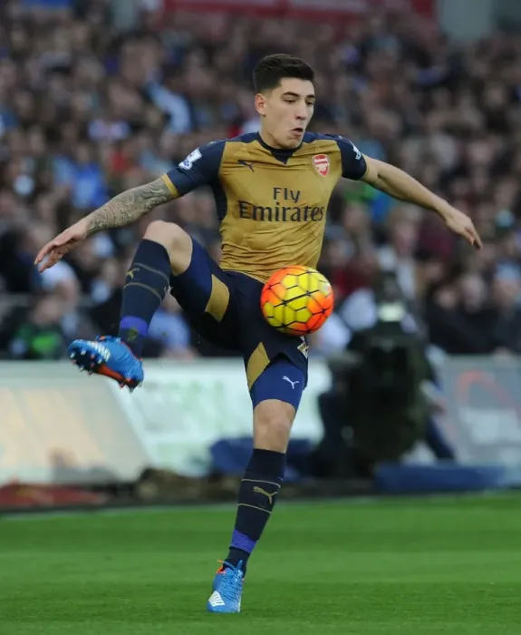 Framed Print : Hector Bellerin in Action: Arsenal vs Swansea City, Premier League 2015-16 Framed Print : Hector Bellerin in Action: Arsenal vs Swansea City, Premier League 2015-16