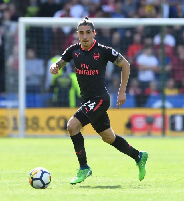Framed Print : Hector Bellerin in Action: Arsenal's Win Against Huddersfield, Premier League 2017-18 Framed Print : Hector Bellerin in Action: Arsenal's Win Against Huddersfield, Premier League 2017-18