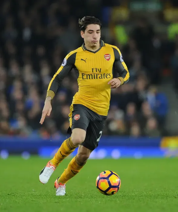 Framed Print : Hector Bellerin in Action: Everton vs Arsenal, Premier League 2016-17