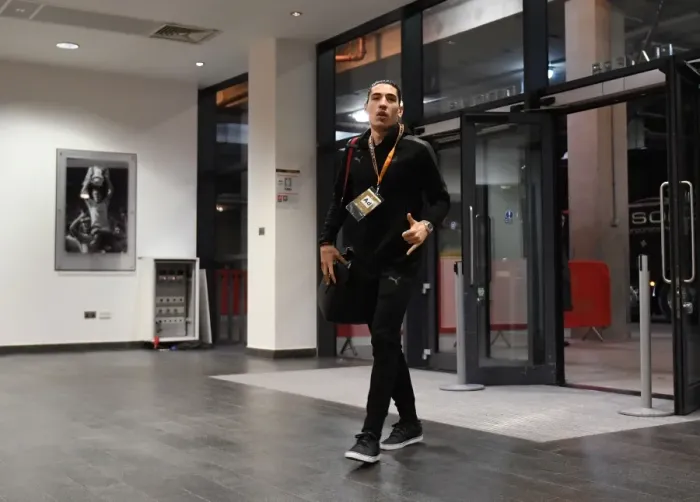 Framed Print : Hector Bellerin Arrives at Emirates Stadium: Arsenal vs Östersunds FK, UEFA Europa League 2018 Framed Print : Hector Bellerin Arrives at Emirates Stadium: Arsenal vs Östersunds FK, UEFA Europa League 2018