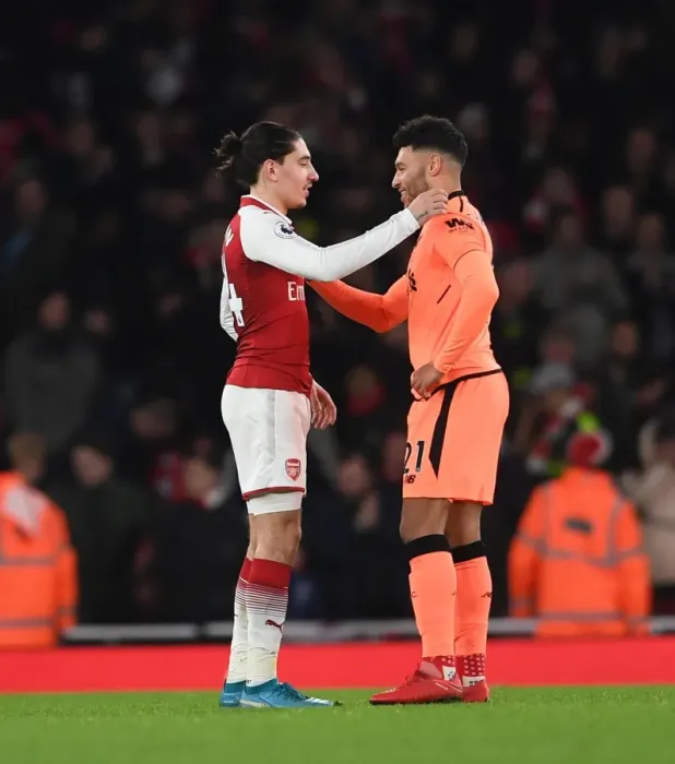 Framed Print : Hector Bellerin (Arsenal) Alex Oxlade-Chamberlain (Liverpool). Arsenal 3: 3 Liverpool