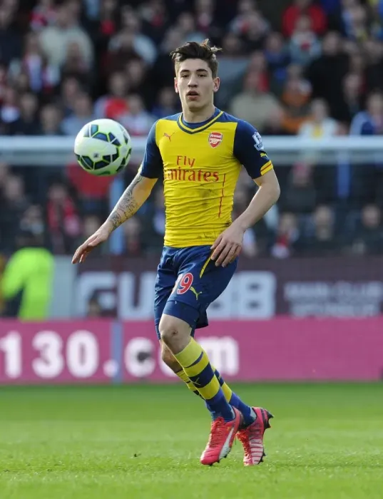 Framed Print : Hector Bellerin (Arsenal). Burnley 0: 1 Arsenal. Barclays Premier League. Turf Moor