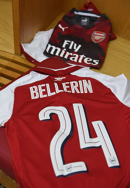 Hector Bellerin in Arsenal Changing Room Before Arsenal vs Sevilla FC - Emirates Cup 2017-18
