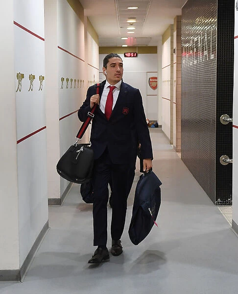 Hector Bellerin in Arsenal Changing Room Before Arsenal vs Burnley Match, Premier League 2017-18