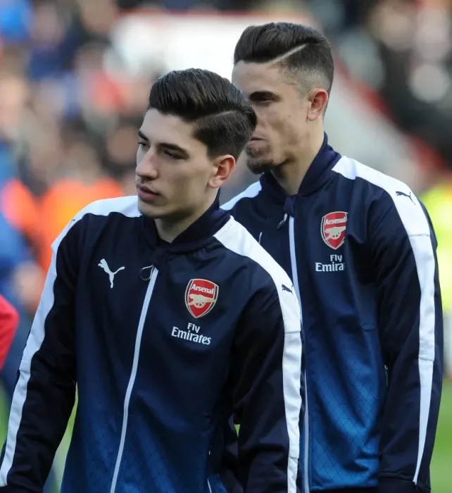 Framed Print : Hector Bellerin (Arsenal) before the match Framed Print : Hector Bellerin (Arsenal) before the match