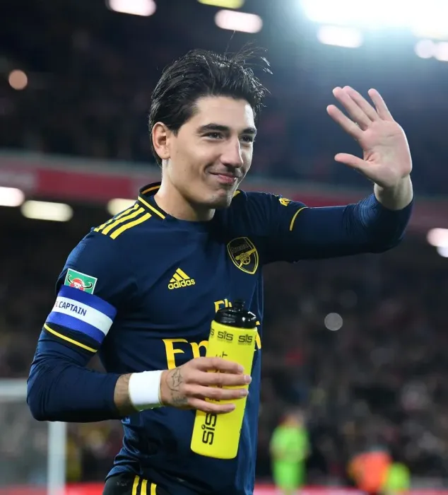 Framed Print : Hector Bellerin of Arsenal Prepares for Carabao Cup Showdown at Anfield: Liverpool vs. Arsenal