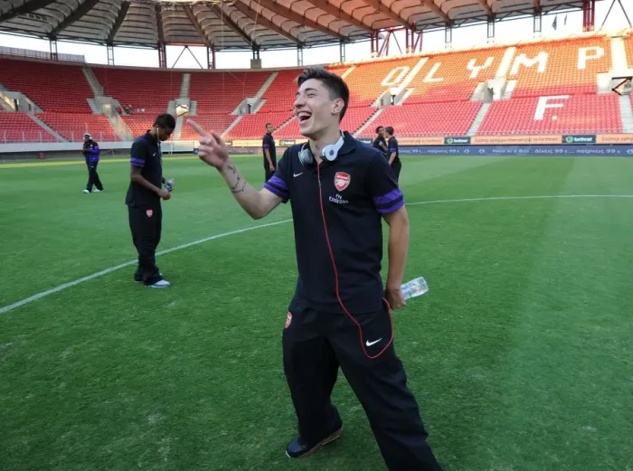 Framed Print : Hector Bellerin: Arsenal Star's Pre-Match Focus at Olympiacos NextGen Series