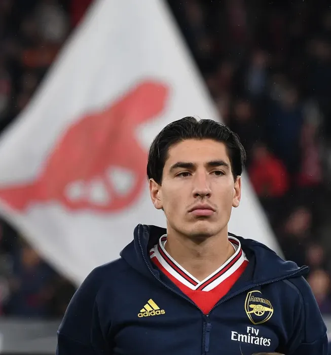 Framed Print : Hector Bellerin: Arsenal's Battle-Ready Warrior Prepares for Europa League Clash Against Standard Liege