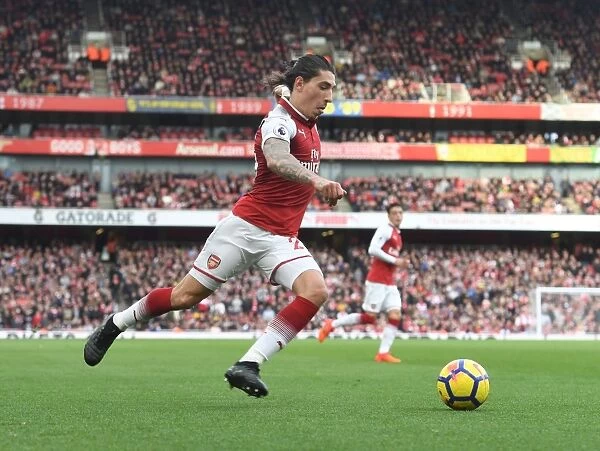 Hector Bellerin: Arsenal's Defensive Force in Action against Swansea City, Premier League 2017-18