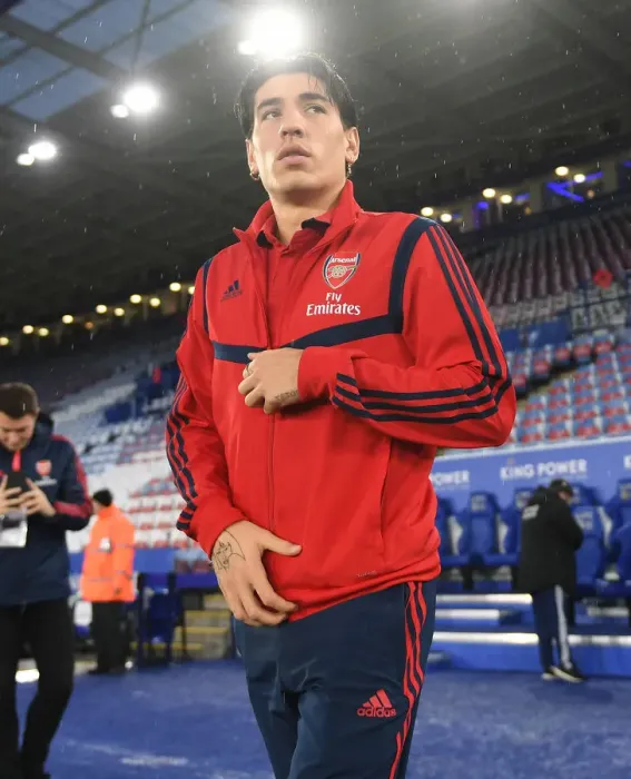 Framed Print : Hector Bellerin: Arsenal's Defensive Gear Up for Leicester Showdown (Premier League 2019-20) Framed Print : Hector Bellerin: Arsenal's Defensive Gear Up for Leicester Showdown (Premier League 2019-20)