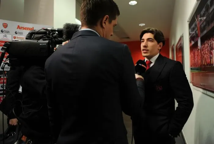 Framed Print : Hector Bellerin - Arsenal's Focus Ahead of Arsenal v Crystal Palace (2016-17)