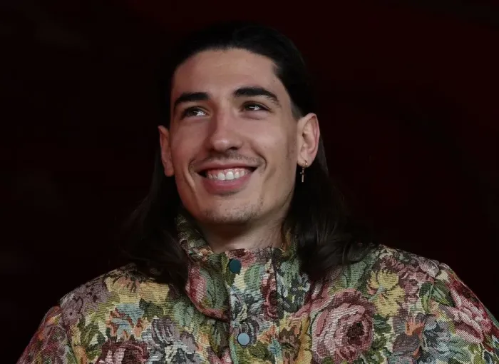 Framed Print : Hector Bellerin: Arsenal's Half-Time Focus at Emirates Stadium vs Newcastle United (April 2019) Framed Print : Hector Bellerin: Arsenal's Half-Time Focus at Emirates Stadium vs Newcastle United (April 2019)