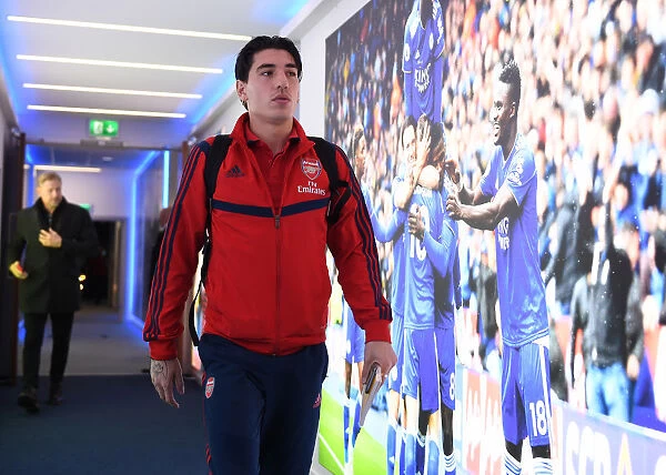 Hector Bellerin: Arsenal's Ready Stance at Leicester City's The King Power Stadium (Premier League 2019-20)
