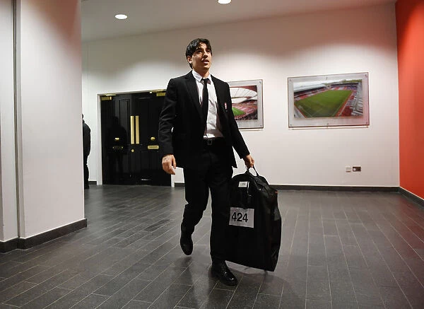 Hector Bellerin at Emirates Stadium: Arsenal's Ready Stance Before Arsenal vs Sheffield United (2019-2020)