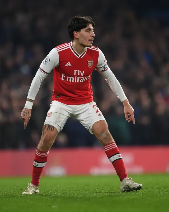 Framed Print : Hector Bellerin Faces Off Against Chelsea in Premier League Showdown