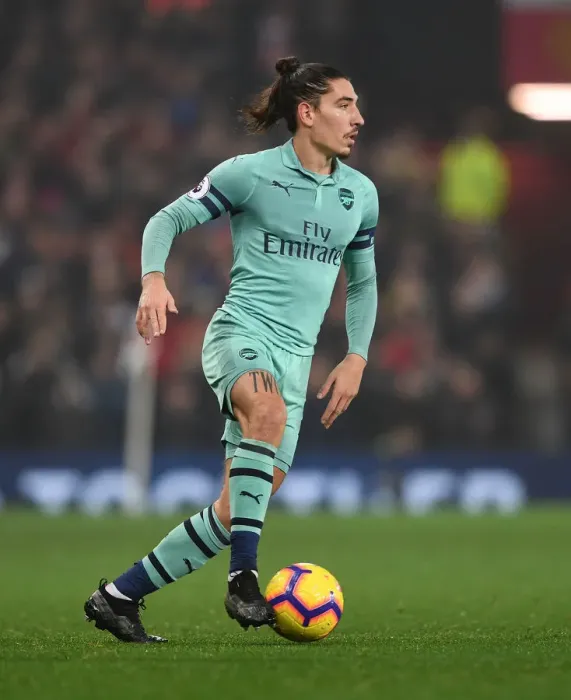Framed Print : Hector Bellerin Faces Off Against Manchester United in Premier League Showdown (2018-19) Framed Print : Hector Bellerin Faces Off Against Manchester United in Premier League Showdown (2018-19)