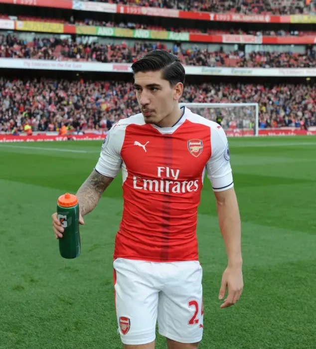 Framed Print : Hector Bellerin Gears Up for Arsenal vs Swansea City Showdown (2016-17)