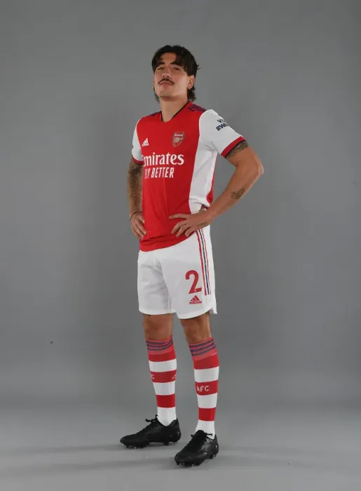 Framed Print : Hector Bellerin Gears Up for Arsenal's 2021-22 Season at London Colney Training Ground