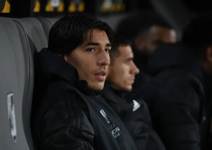 Framed Print : Hector Bellerin Gears Up: Arsenal's Europa League Showdown vs Vitoria Guimaraes