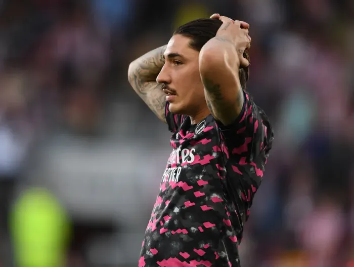 Framed Print : Hector Bellerin Gears Up: Brentford vs Arsenal, 2021-22 Premier League Framed Print : Hector Bellerin Gears Up: Brentford vs Arsenal, 2021-22 Premier League