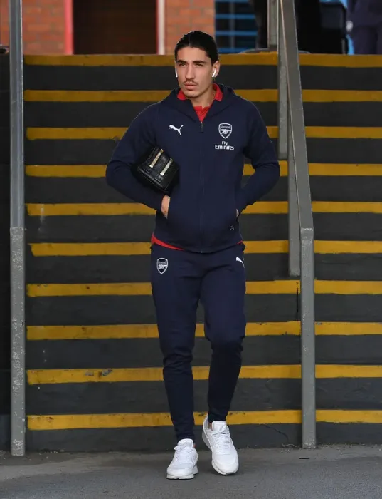 Framed Print : Hector Bellerin Heads to Selhurst Park: Arsenal FC vs Crystal Palace, Premier League 2018-19 Framed Print : Hector Bellerin Heads to Selhurst Park: Arsenal FC vs Crystal Palace, Premier League 2018-19