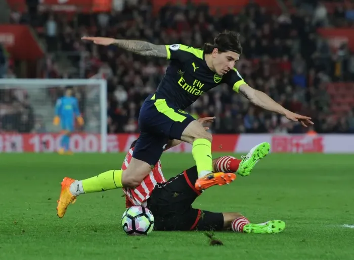 Framed Print : Hector Bellerin Outmaneuvers Nathan Redmond: Southampton vs Arsenal, Premier League 2016-17