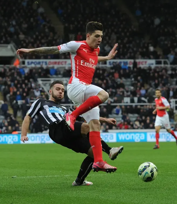 Framed Print : Hector Bellerin Outruns Adam Armstrong: Newcastle United vs Arsenal, Premier League 2015 Framed Print : Hector Bellerin Outruns Adam Armstrong: Newcastle United vs Arsenal, Premier League 2015