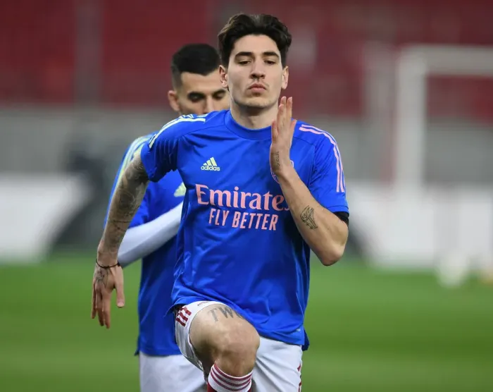 Framed Print : Hector Bellerin Prepares for Arsenal's Europa League Clash against SL Benfica in Piraeus Framed Print : Hector Bellerin Prepares for Arsenal's Europa League Clash against SL Benfica in Piraeus