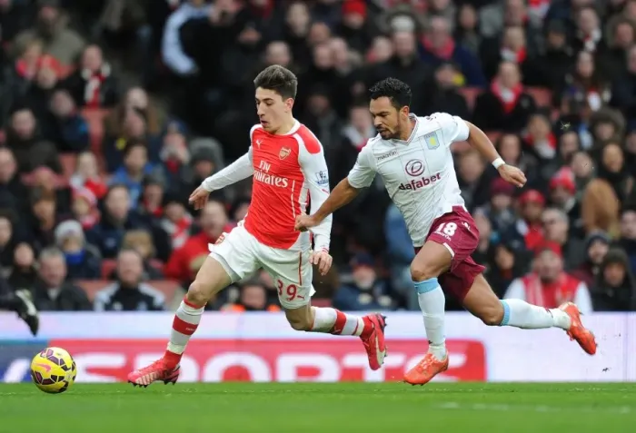 Framed Print : Hector Bellerin's Mesmerizing Dribble Past Kieran Richardson: Arsenal vs Aston Villa, Premier League 2014-15 Framed Print : Hector Bellerin's Mesmerizing Dribble Past Kieran Richardson: Arsenal vs Aston Villa, Premier League 2014-15