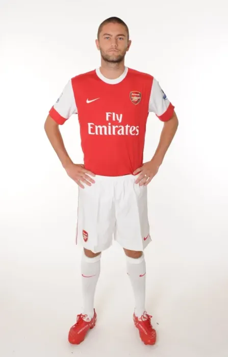 Framed Print : Henri Landsbury (Arsenal). Arsenal 1st Team Photocall and Membersday. Emirates Stadium