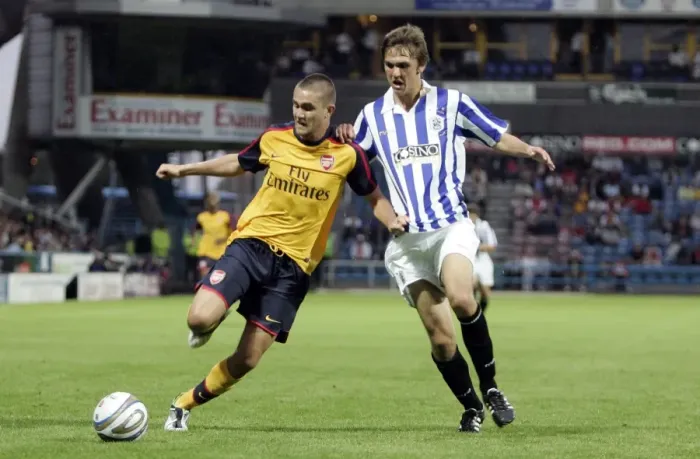 Framed Print : Henri Lansbury (Arsenal) Danny Codman (Huddersfield)