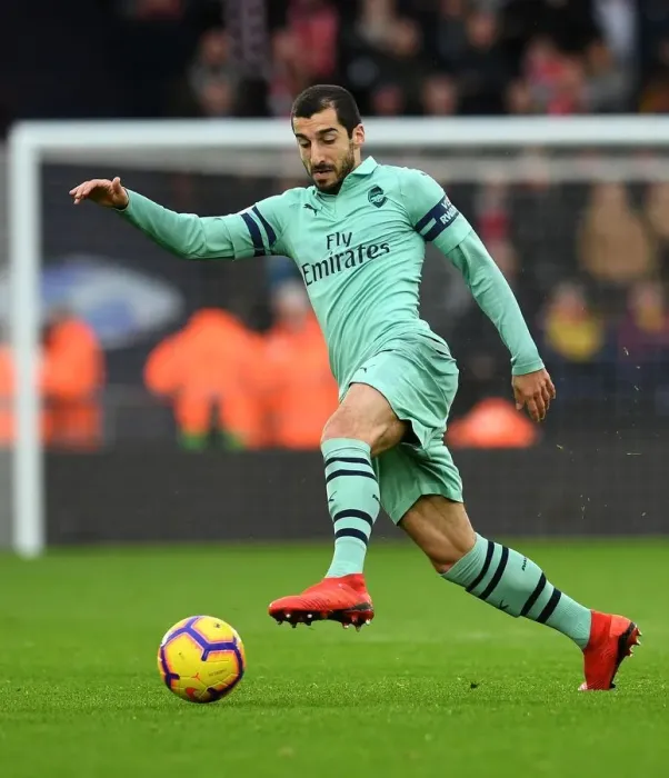 Framed Print : Henrikh Mkhitaryan in Action: Southampton vs Arsenal, Premier League 2018-19