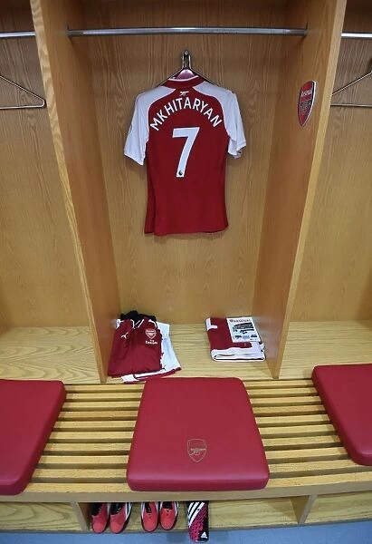 Henrikh Mkhitaryan in Arsenal Kit - Arsenal vs Manchester City, Premier League 2017-18