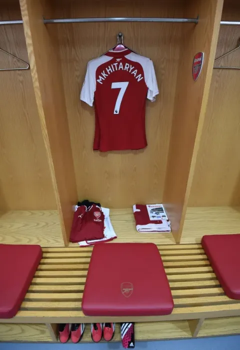 Framed Print : Henrikh Mkhitaryan in Arsenal Kit - Arsenal vs Manchester City, Premier League 2017-18 Framed Print : Henrikh Mkhitaryan in Arsenal Kit - Arsenal vs Manchester City, Premier League 2017-18