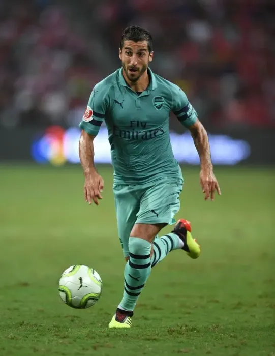 Framed Print : Henrikh Mkhitaryan vs Paris Saint-Germain: Arsenal's Star Clash in 2018 International Champions Cup