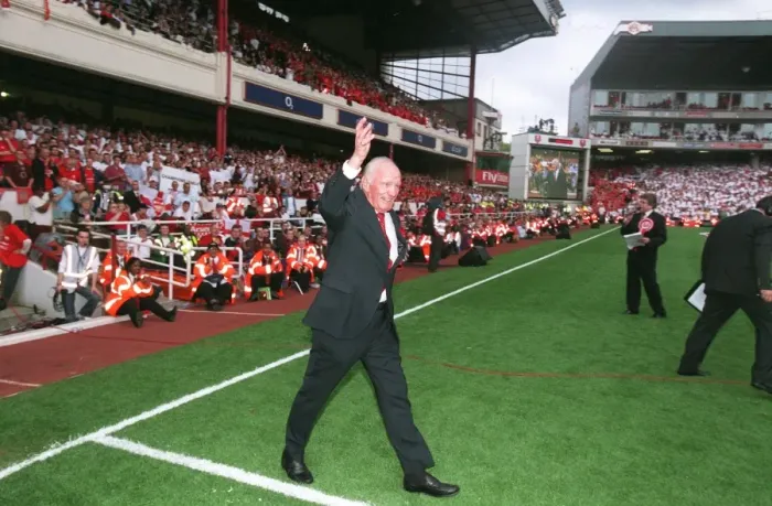 Framed Print : Henry Cooper (Former Boxer) walks onto the pitch for the Highbury Final Salute Ceremony