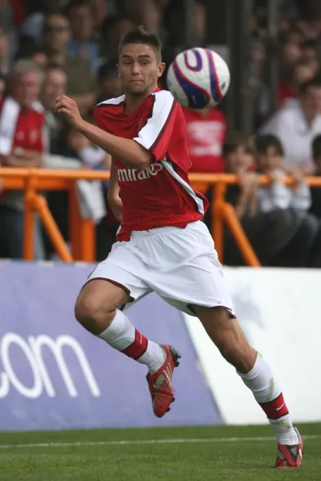 Framed Print : Henry Lansbury: Scoring the Difference for Arsenal in Barnet's 1-2 Defeat (2008)