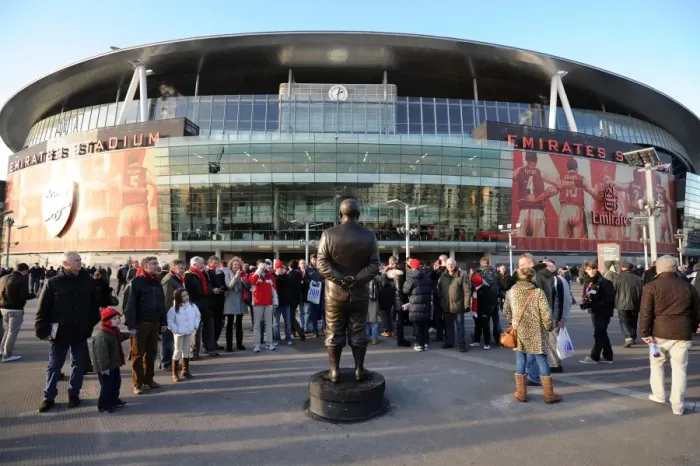 Framed Print : Herbert Chapman Statue: Arsenal vs. Everton, Premier League, Emirates Stadium (2011-12)