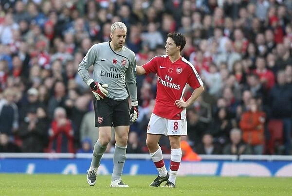 Injured Arsenal Goalkeeper Almunia Exits Field Against Manchester United