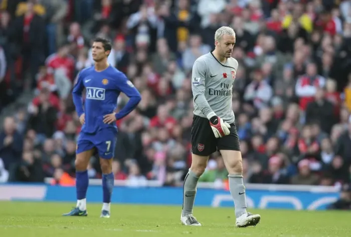 Framed Print : Injured Arsenal goalkeeper Manuel Almunia leaves the field