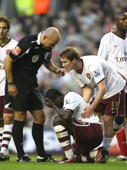 Framed Print : Injured Emmanuel Eboue is helped by Arsenal team mate Alex Hleb